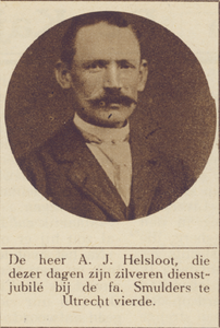 870053 Portret van A.J. Helsloot (Jan Pieterszoon Coenstraat 24 bis) te Utrecht, die 25 jaar in dienst is bij de ...